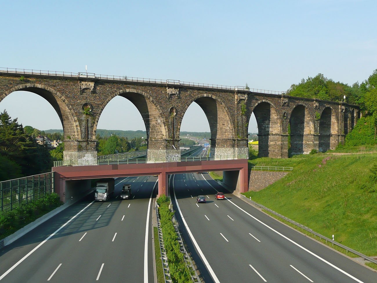 bahrebachmuehlenviaduktmitblickinrichtungdresden.jpg